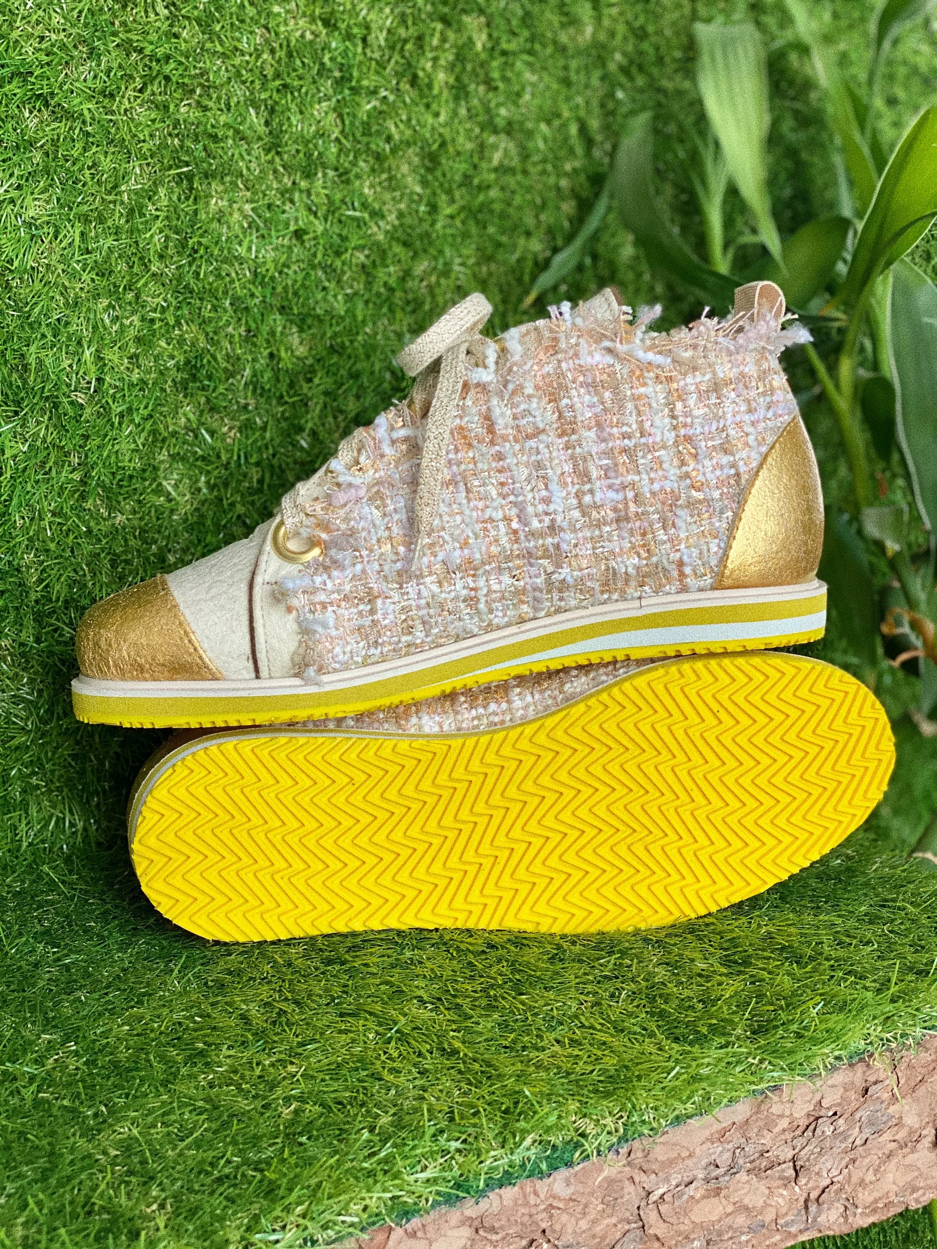 Stylish Vegan Queen Shoes - Eco-Friendly & Durable Footwear for Fashion-Forward Individuals